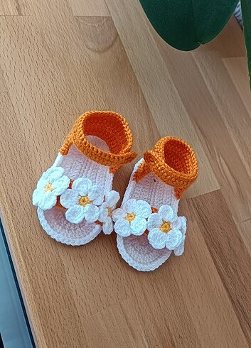 Bebek sandaleti ve bandanası