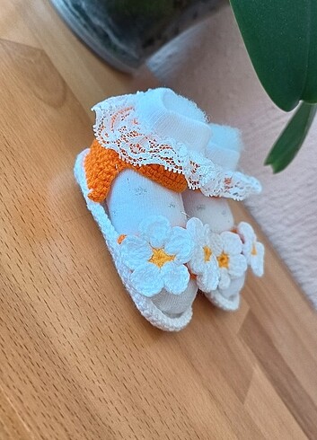 16 Beden Bebek sandaleti ve bandanası