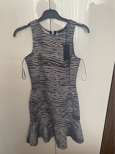 Guess pilili detay elbise