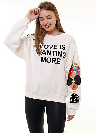 Tarz sweatshirt S.M.L bedenleri ile stoklarımızda 