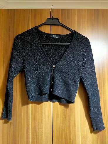 Bershka düğme detay parıltılı crop