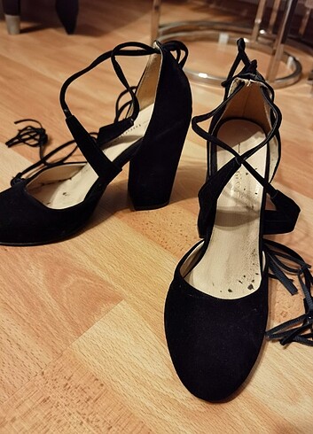 Bagcıklı topuklu ayakkabı - Görsel 2