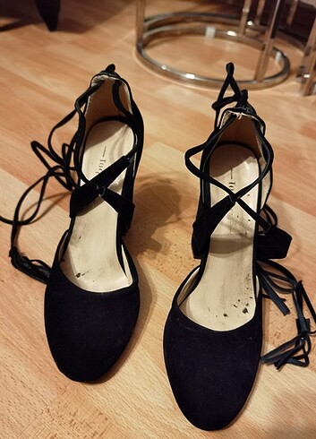 Bagcıklı topuklu ayakkabı - Görsel 3