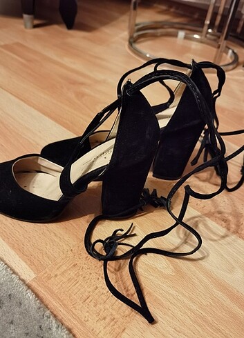 Bagcıklı topuklu ayakkabı - Görsel 4