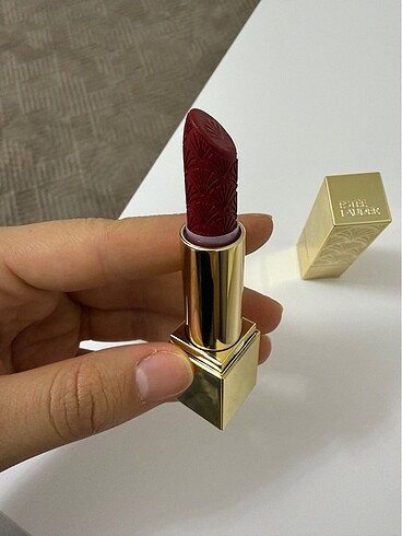 Beden kırmızı Renk Estee Lauder Limited Edition Ruj