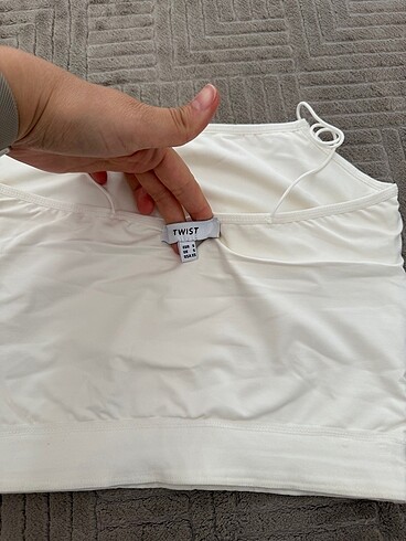 Twist Twist Kendinde kab?lı beyaz crop