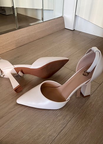 38 Beden Beyaz Stiletto Tokalı Kadın Abiye Ayakkabı