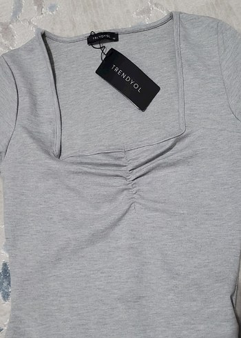 TRENDYOLMİLLA Gri Kısa Kollu Yakası Büzgülü Elbise - Görsel 4