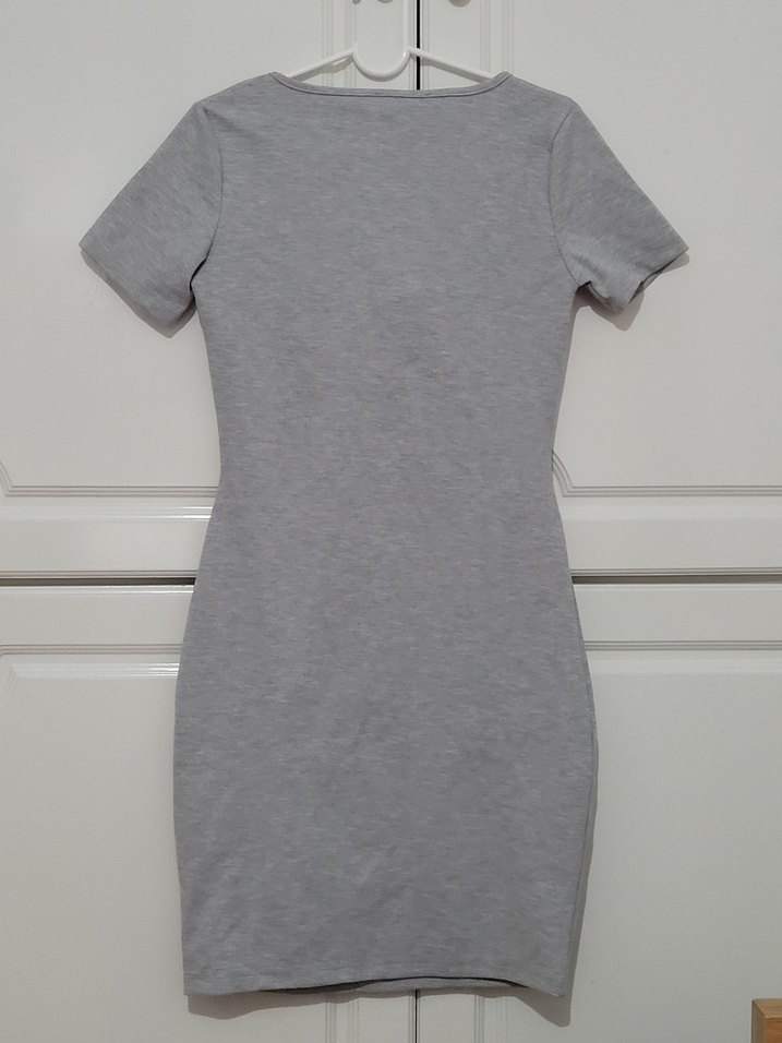 TRENDYOLMİLLA Gri Kısa Kollu Yakası Büzgülü Elbise - Görsel 3