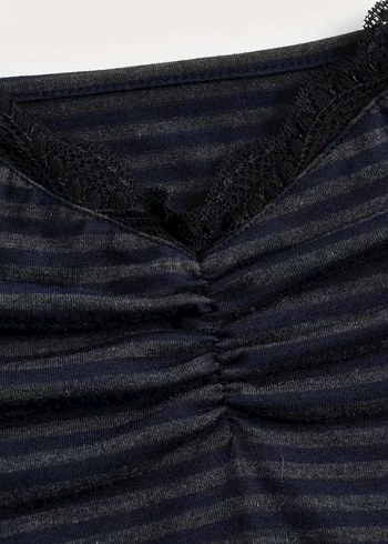 Sheinside Dantel Detaylı Grunge Crop