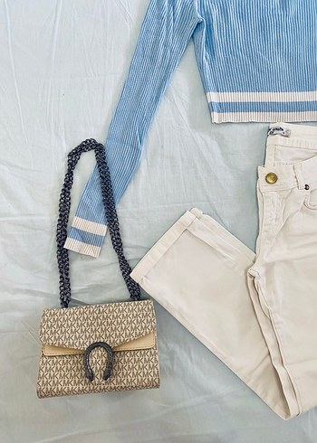 s Beden Sonbahar kombini:mavi kazak+beyaz jeans