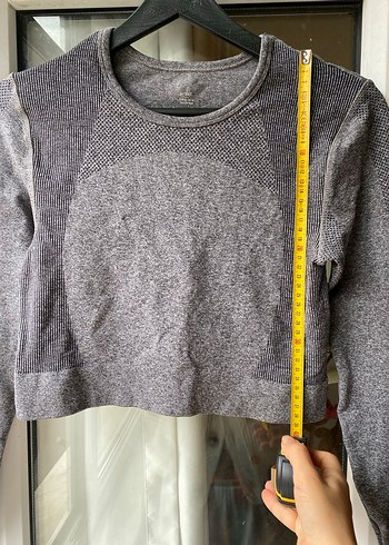 Gri crop sporcu ustu - Görsel 6