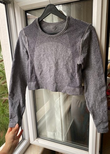 Gri crop sporcu ustu - Görsel 3