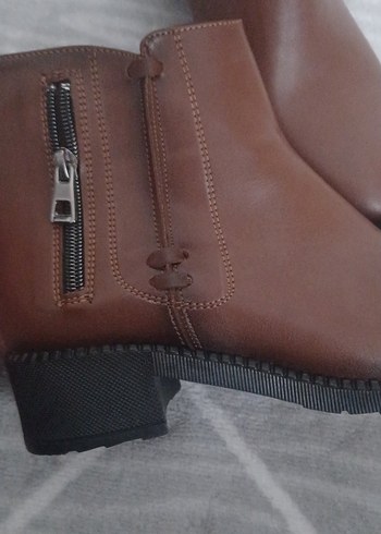 Kahverengi Deri Tokalı Kadın Bot - Görsel 4