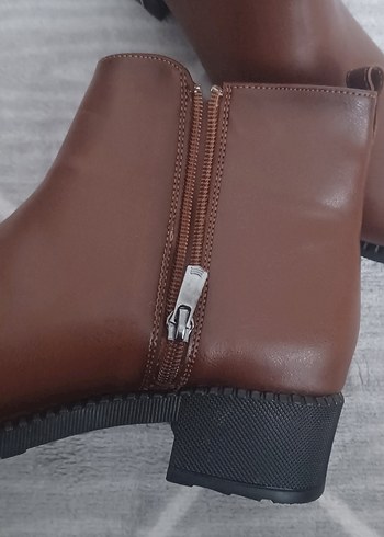 Kahverengi Deri Tokalı Kadın Bot - Görsel 3