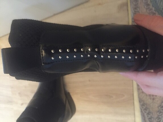 38 Beden Zara siyah taşlı bot