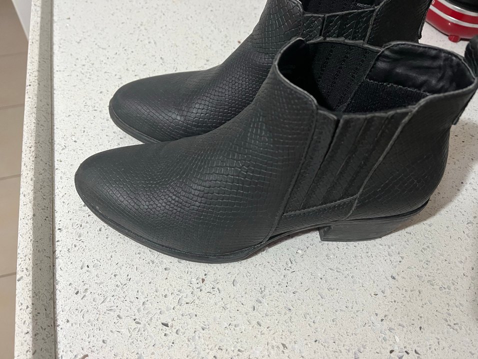 Siyah Yılan Derisi Desenli Topuklu Kadın Bot - Görsel 3