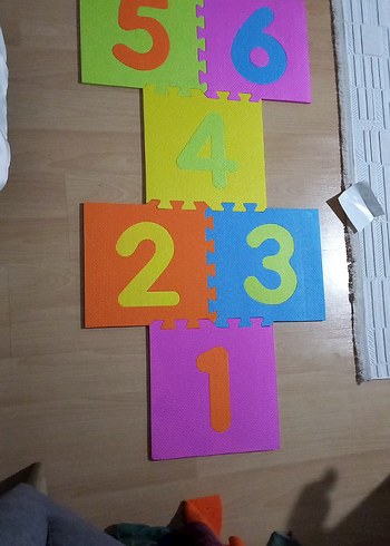 Beden Renkli Sayı Temalı Çocuk Yer Puzzlesi