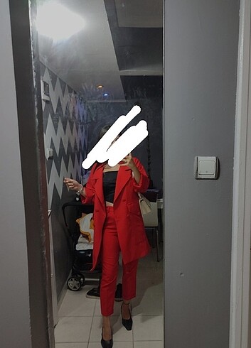Zara Kırmızı ceket takım elbise