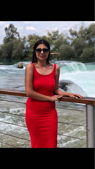 Kırmızı kalem elbise