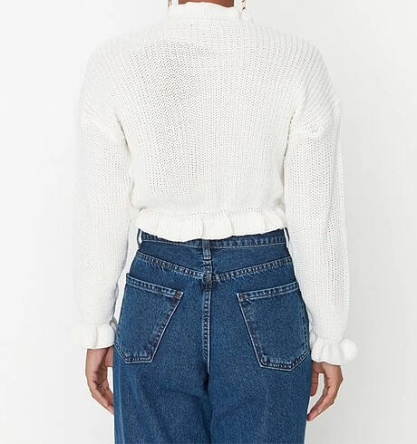 Trendyol & Milla Fırfırlı Ekru Triko Crop Kazak