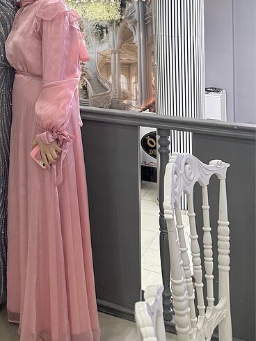 Mira abiye pembe