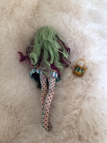 Beden Madeline Hatter Ever After High