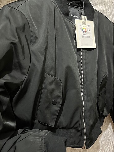 m Beden siyah Renk Pull and Bear Vatkalı Bomber Ceket