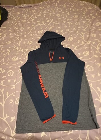 Under armour sweatshirt ve diğer iki sweatshirt 