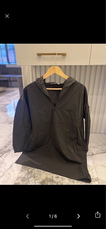 Kadriye Baştürk markalı yağmurluk tarzı sweatshirt