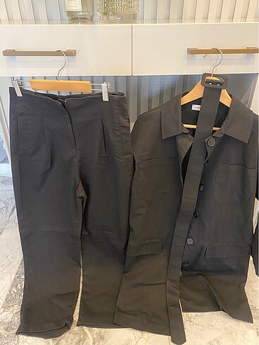 Kadriye Baştürk markalı pantolon ceket takımı