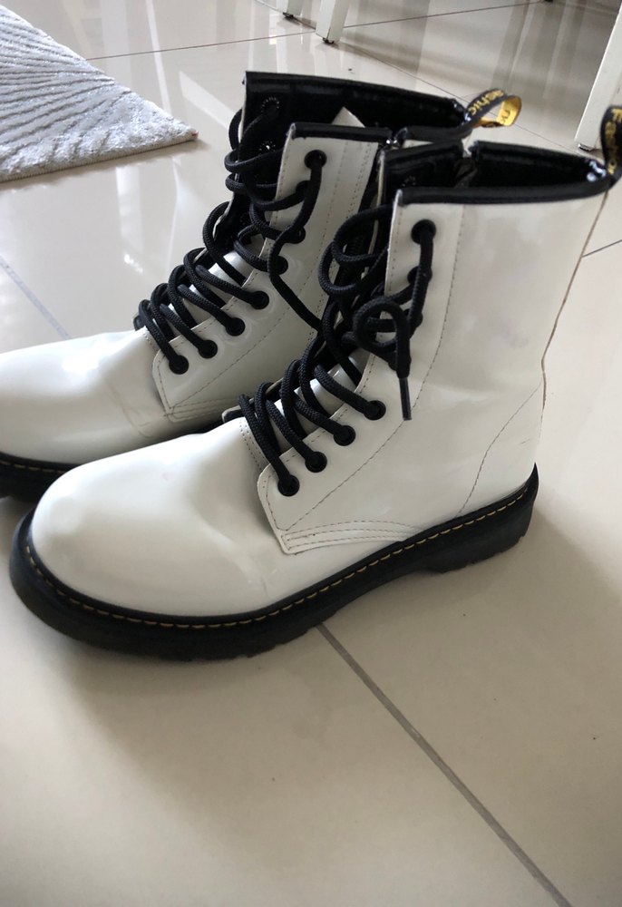 Beyaz Bağcıklı Stiletto Topuklu bot sağda çok az sıyrık var - Görsel 2