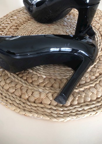 Siyah rugan Tokalı Stiletto bir kere giyildi - Görsel 4