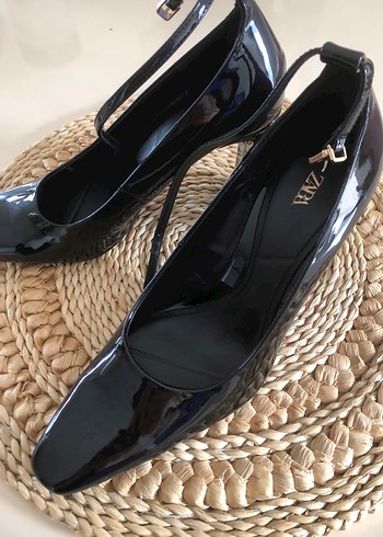 Siyah rugan Tokalı Stiletto bir kere giyildi - Görsel 2