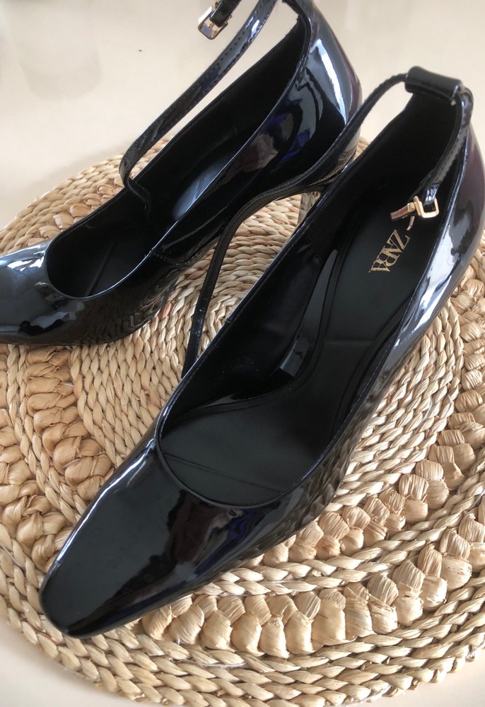 Siyah rugan Tokalı Stiletto bir kere giyildi - Görsel 2