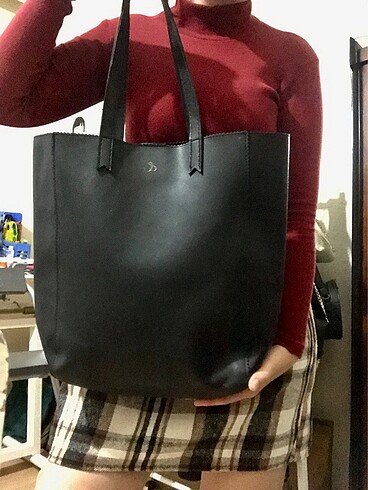 Siyah deri görünümlü kol çantası