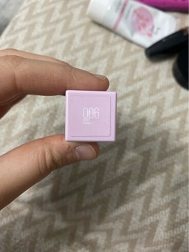  Beden Maybelline lifter plump