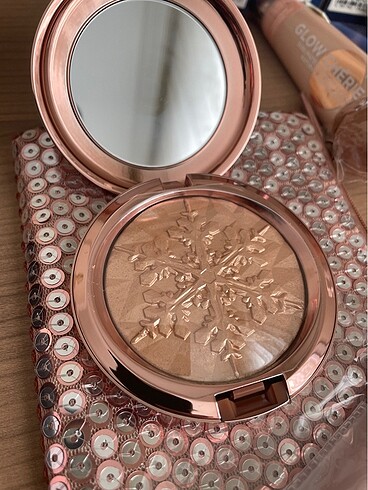 Mac Extra Dimension Skinfinish Set -Whisper of Guilt