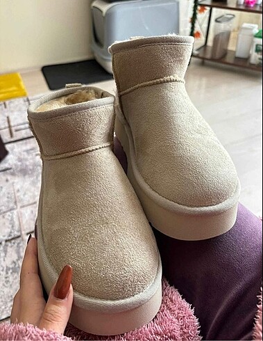 37 Beden UGG BOT