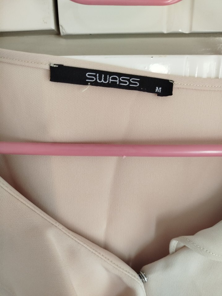 Bej V Yaka Fırfırlı Kadın Gömlek - Görsel 5