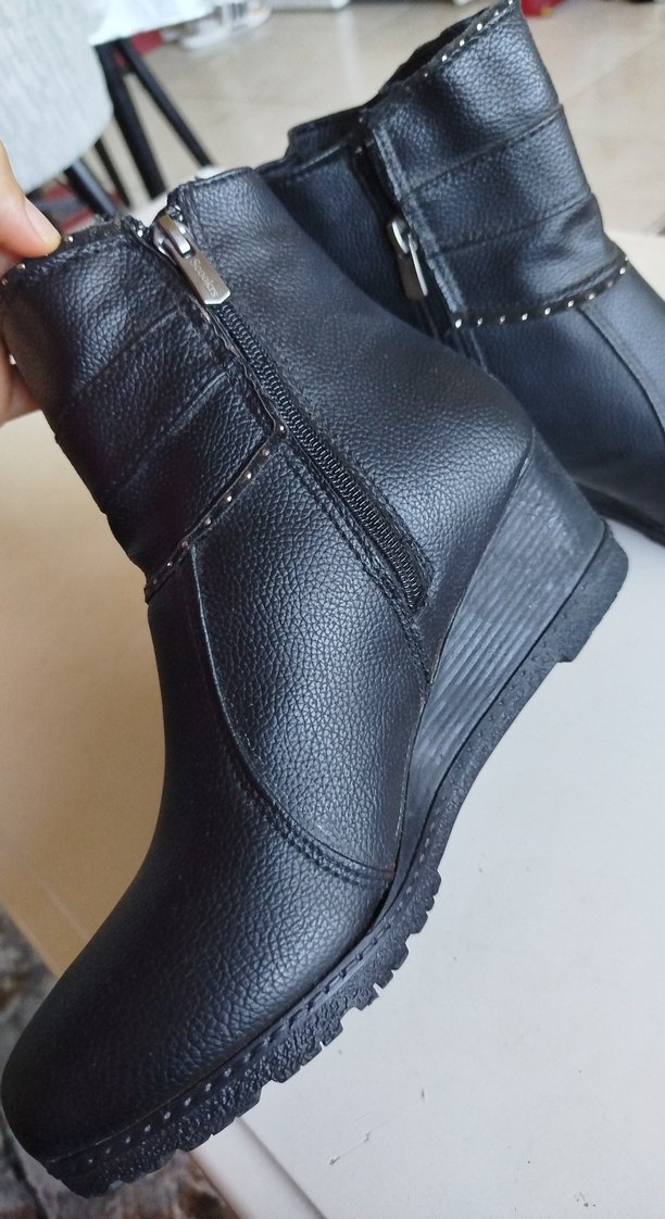 Kadın Siyah Deri Tokalı Dolgu Topuklu Bot - Görsel 5