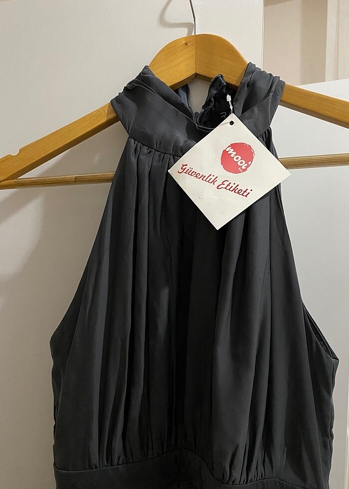 Uzun yırtmaçlı elbise - Görsel 3