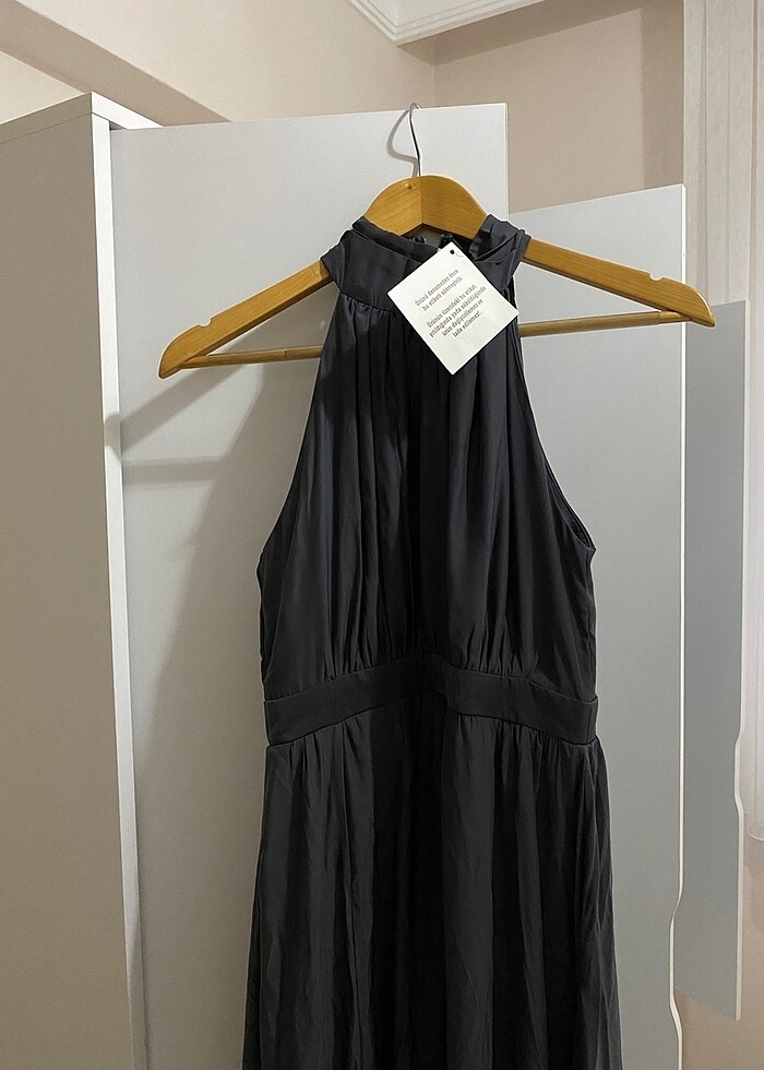 Uzun yırtmaçlı elbise - Görsel 4