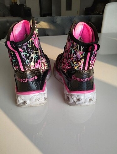 27 Beden Skechers bot