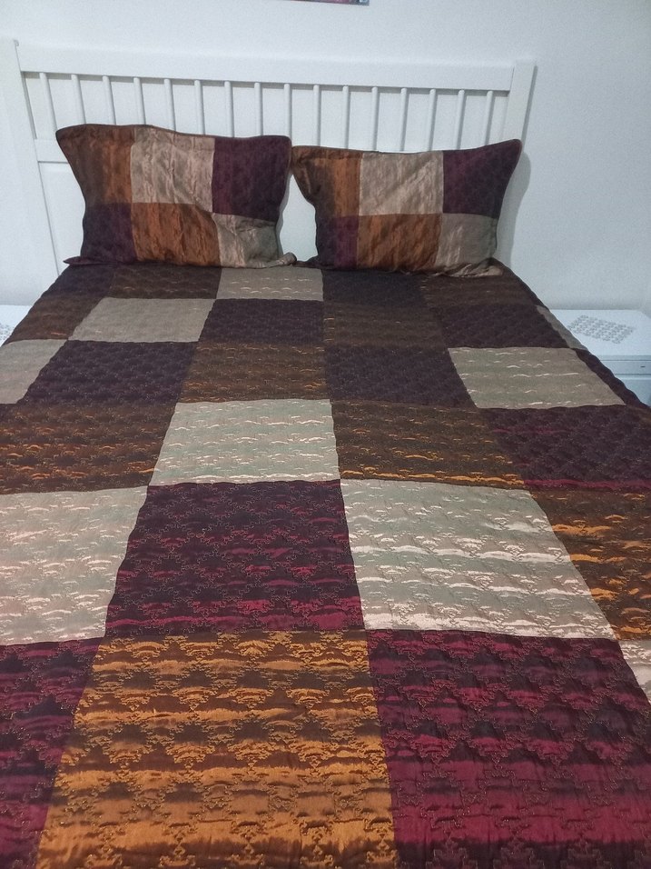 Bordo ve Desenli Yatak Örtüsü - Görsel 2