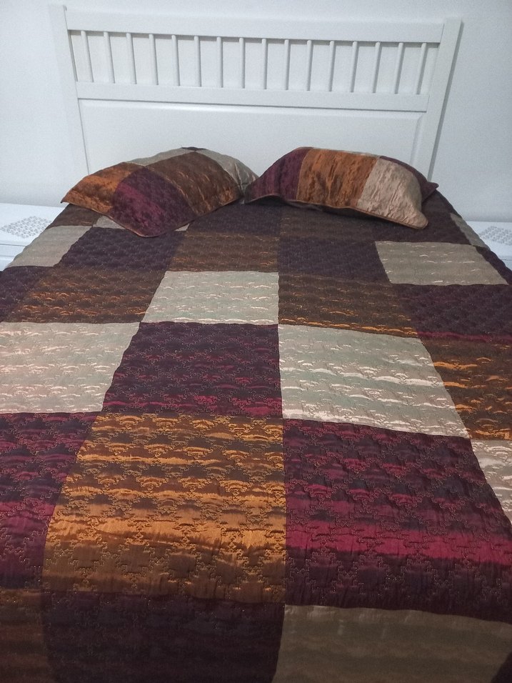 Bordo ve Desenli Yatak Örtüsü - Görsel 3