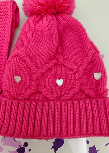 Pembe Nakışlı Örgü Bere ve Atkı Seti - Görsel 4