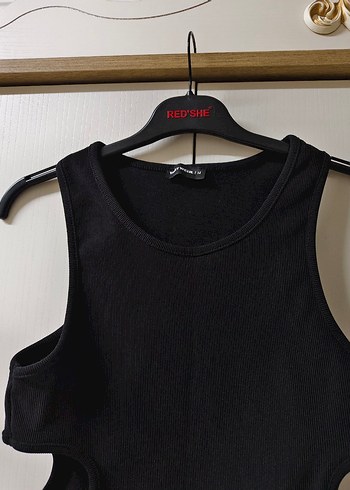 m Beden Siyah Kolsuz Crop Top Yırtmaçlı