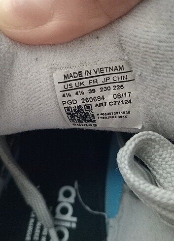 39 Beden siyah Renk Orjinal Adidas ayakkabı