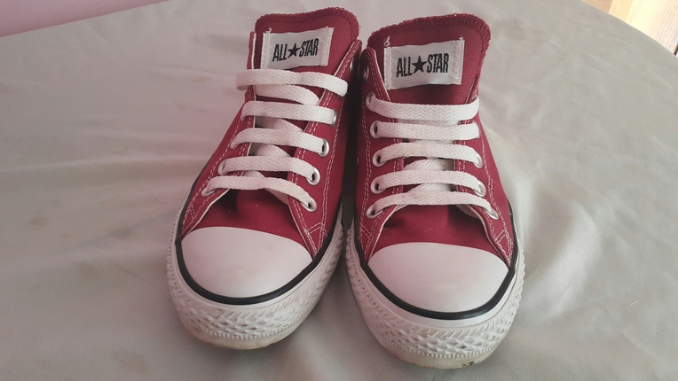 Tertemiz bordo converse